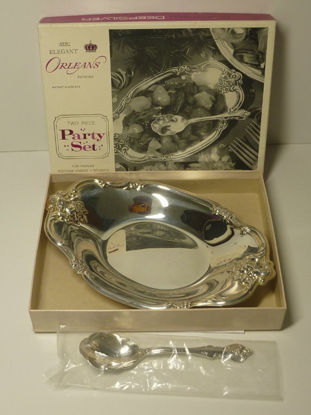 NOS Vintage International Silver Co. Orleans 2-Pc Party Set Dish & Spoon #448